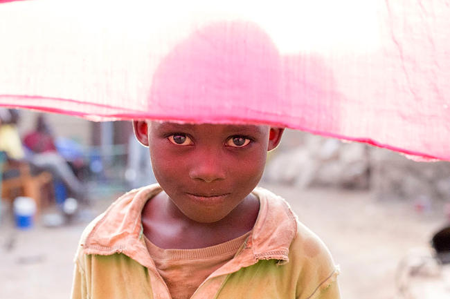 Un bambino africano in Mali, fotografato da Mohamed.