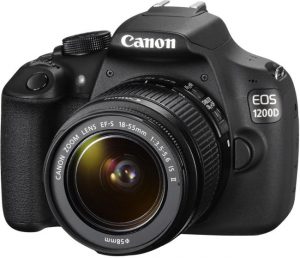 Canon 1200D con zoom in kit 18-55mm.