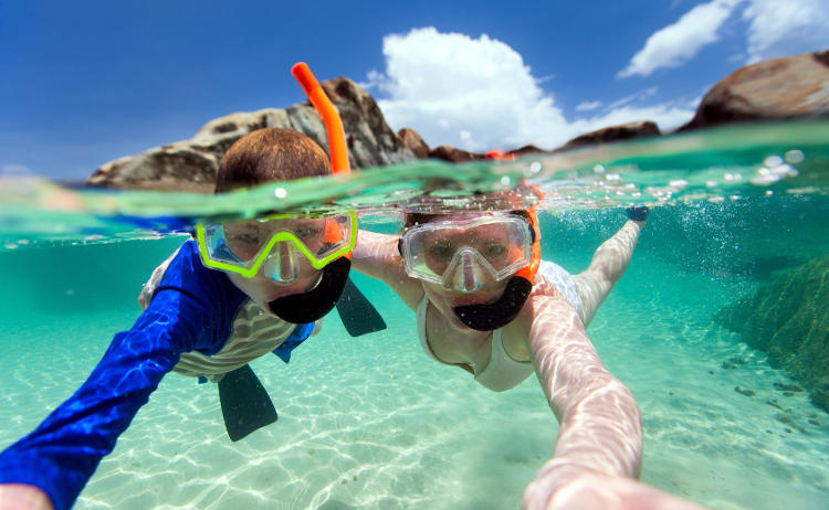 Fotografia sott'acqua al mare snorkeling.