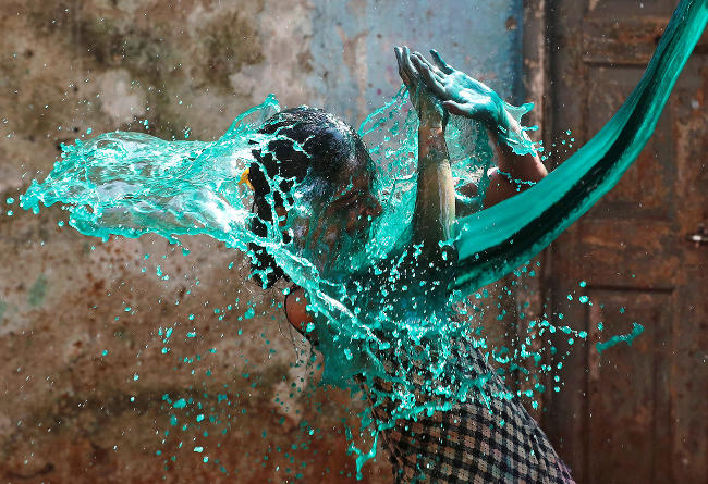 Importanza dei colori nelle fotografie, il blu-azzurro. Copyright Shailesh Andrade / Reuters