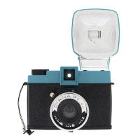 Fotocamera Lomo Diana F+ con flash.