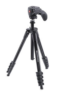 Treppiede Manfrotto per foto e video, con testa ibrida.